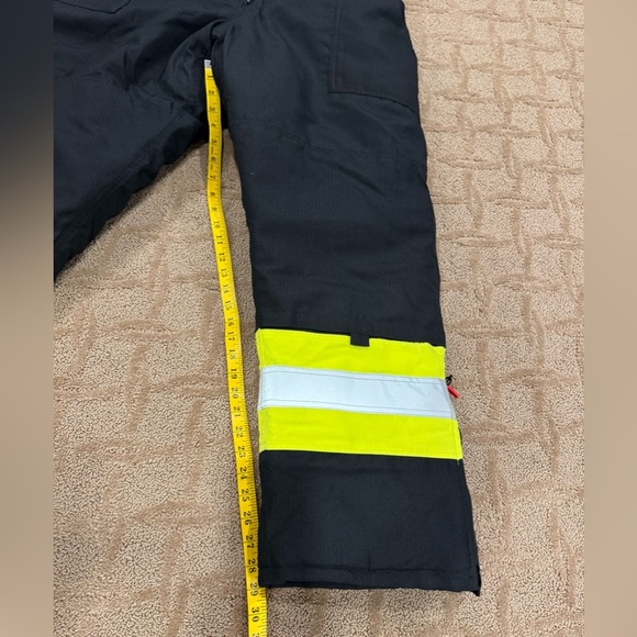 Insulated Thermal Bib Overalls - High Visibility Weather-Resistant - Picture 6 of 11